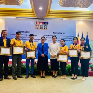 ម៉ាមេឌី បុគ្គលិកគ្រប់គ្រង និងមន្ត្រីប្រឹក្សាអាជីវកម្មចូលរួម សិក្ខាសាលាជាមួយ Water.org